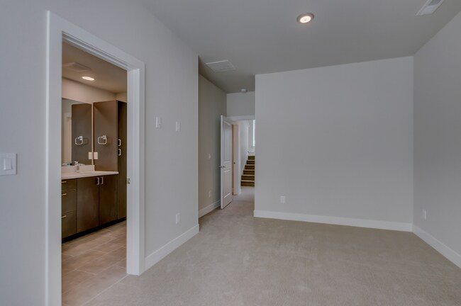 Building Photo - 1908 Hooker St