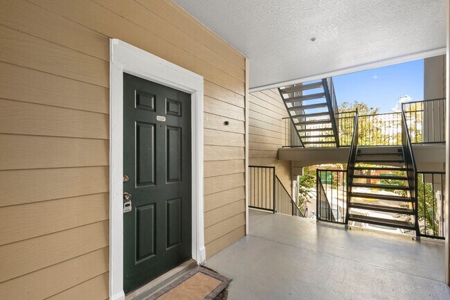 Building Photo - 13016 Plantation Park Cir