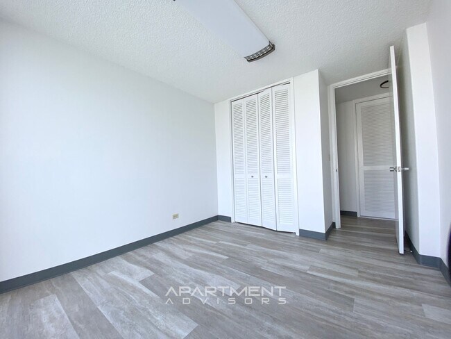 Building Photo - RENOVATED! 2 BED / 2 BATH / 1 PRK! CONVENI...