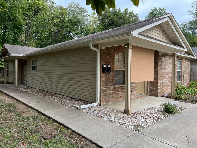 Building Photo - 1409 Poplar St