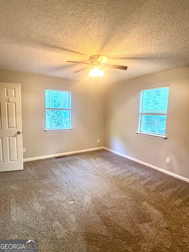 Building Photo - 4288 Trotters Ln NE