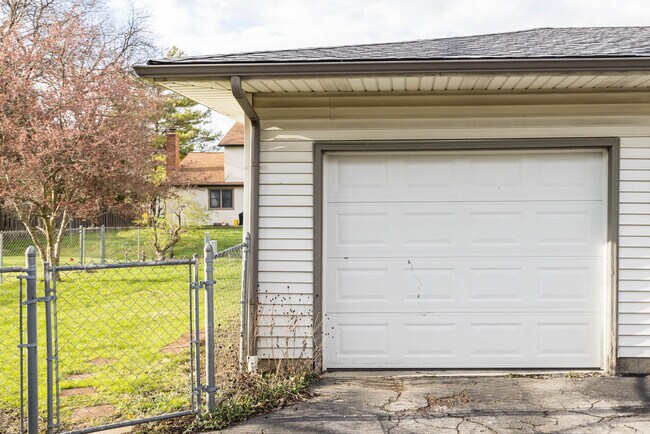 Building Photo - 5497 Archway Dr