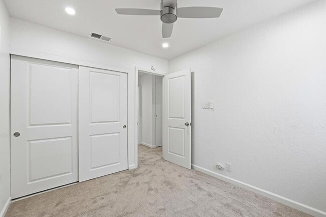 Building Photo - 1861 Nelson Dr