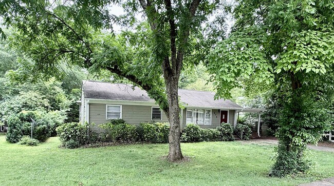 Building Photo - Cute Three Bedroom Near Piedmont Hospital