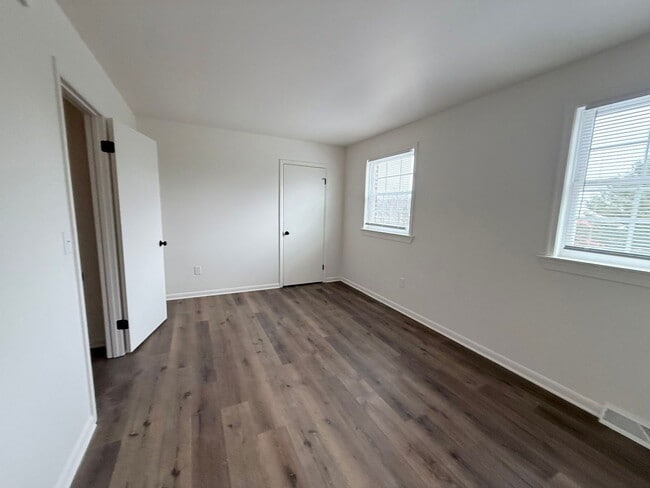 Building Photo - 52 N Front St