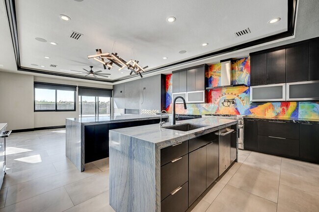 Building Photo - DREAMY 4BEDROOM HOME WITH POOL & BEAUTIFUL...