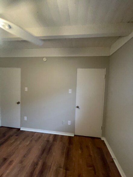 Building Photo - 208 E Starr Ave