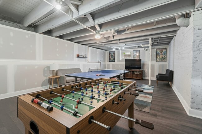 Building Photo - 2823 Broadway St