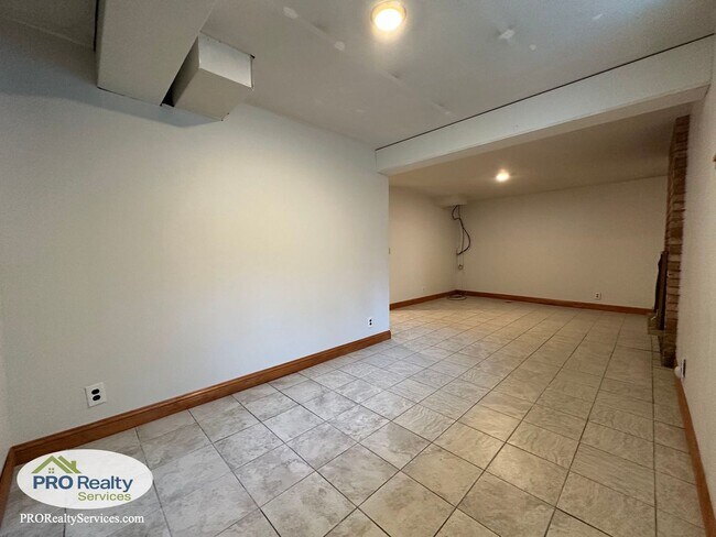 Building Photo - 3 Bedroom Home in Crystal