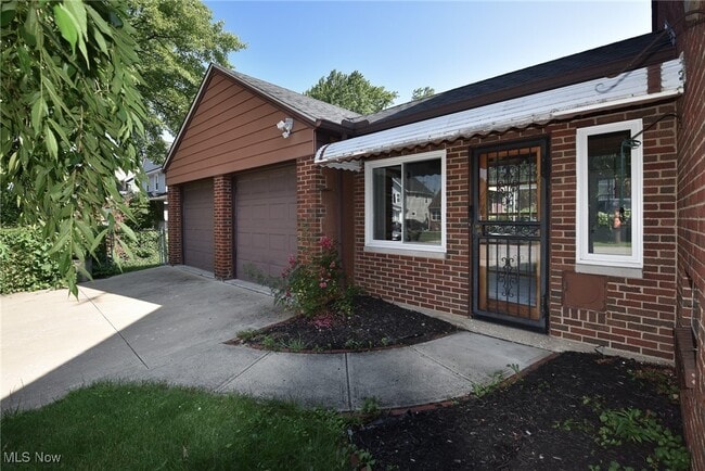 Building Photo - 3146 Warren Rd