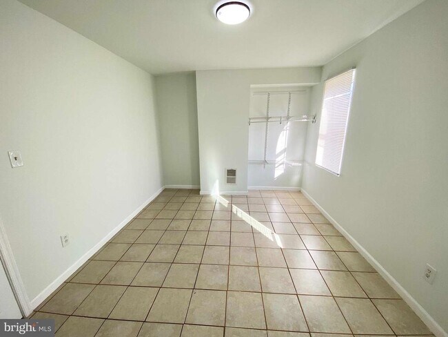 Building Photo - 3118 Hartville St