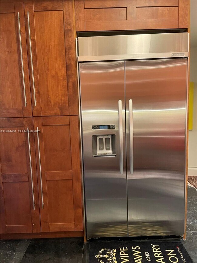 Building Photo - 650 Valencia Ave