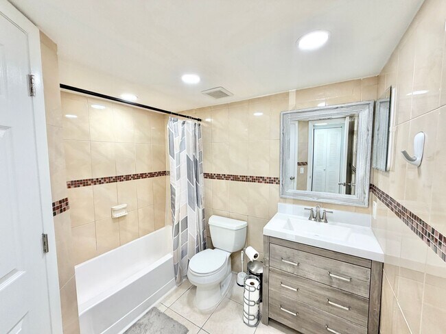 Building Photo - ** GRANADA LAKES ** 1 BED / 1 BATH CONDO - GREAT LOCATION - SMALL PET OK! - ANNUAL RENTAL