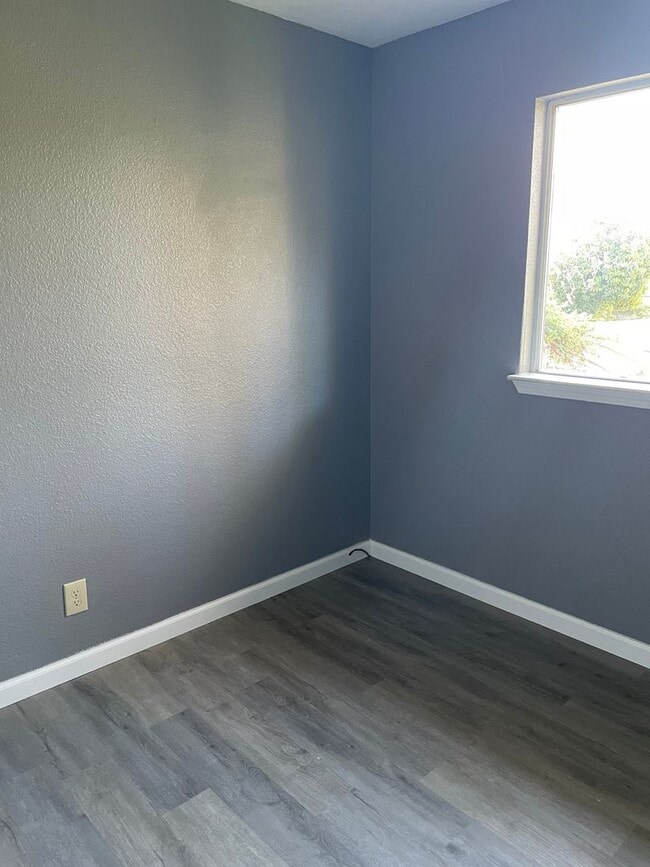Building Photo - 3 BED 2 BATH IN SHASTA LAKE