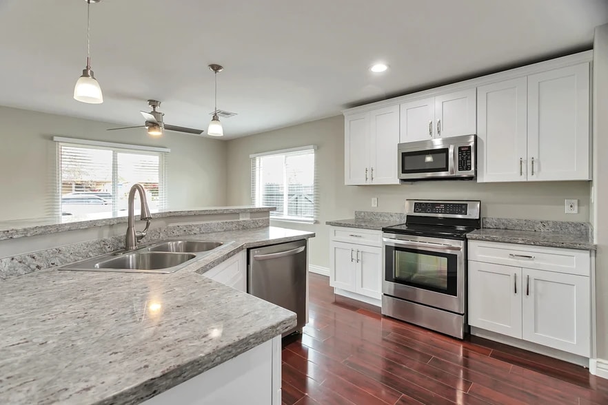 Building Photo - 5206 S 11th Ave