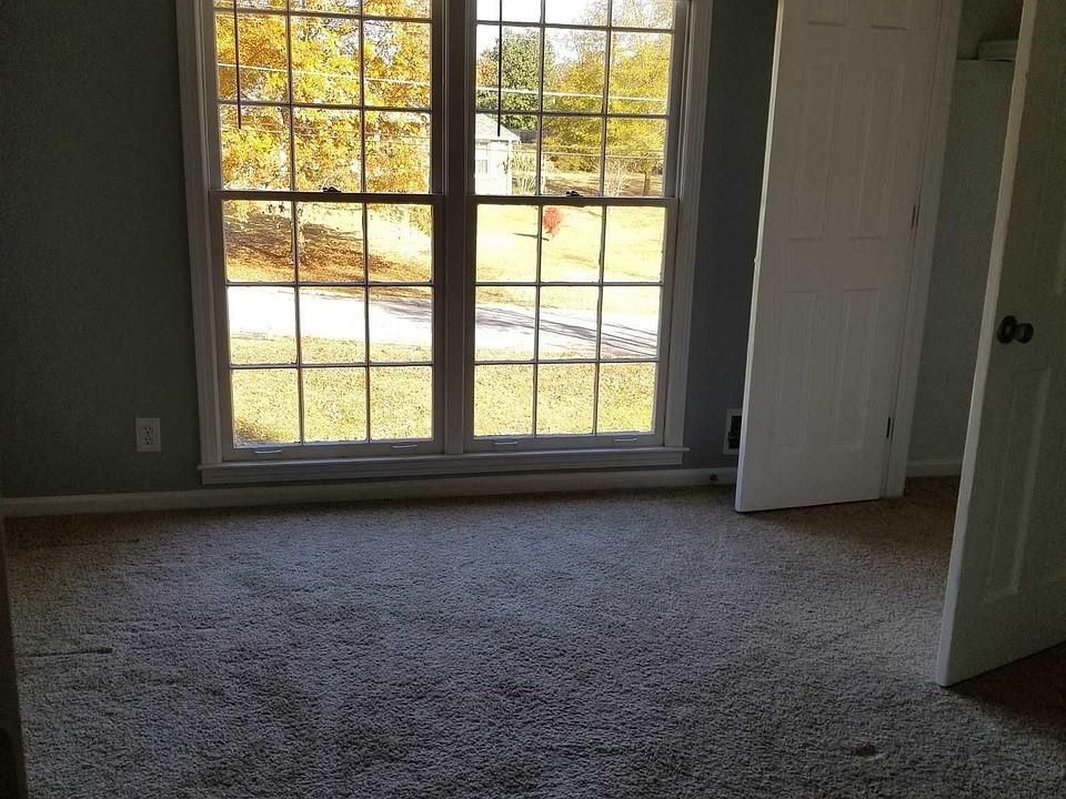 Building Photo - 4077 Linda Ln SW