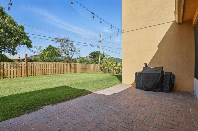 Building Photo - 1425 SW Oriole Ln