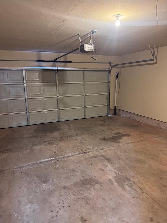 Building Photo - 2525 W Oklahoma Ave