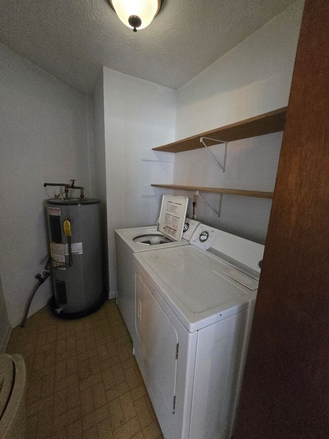 Building Photo - 1018-4 Woodcreek Dr - Stewarts Creek