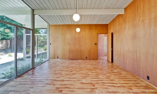 Building Photo - Wonderful Atrium Eichler in the Heart of Greenmeadow