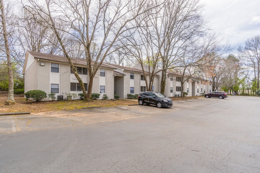 Midwood Court 1055 Lancashire Cir Stone Mountain GA 30083 Apartment