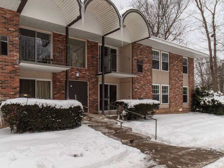 Building Photo - 55 Highland Dr