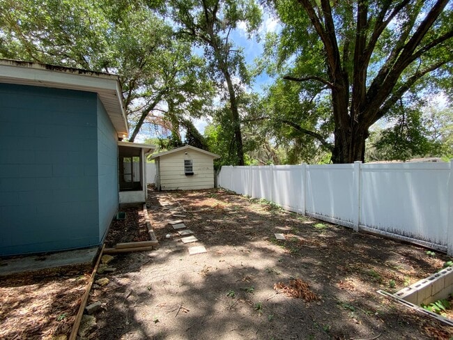 Building Photo - 3 Bedroom Home for Rent in Tampa!