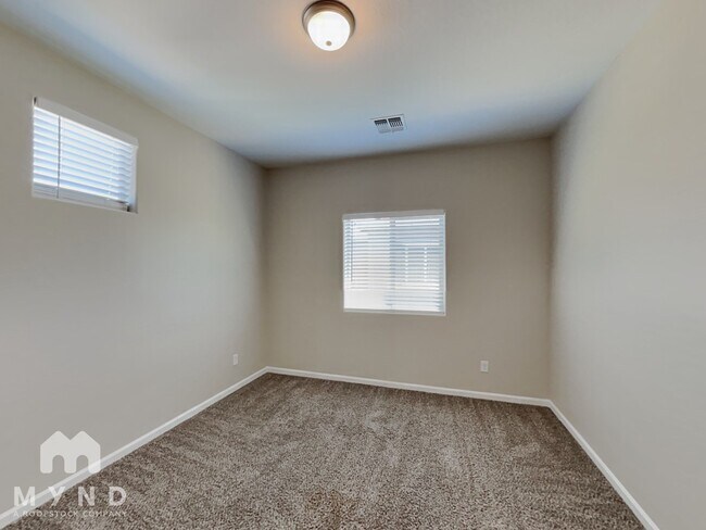 Building Photo - 1818 W Pollack St