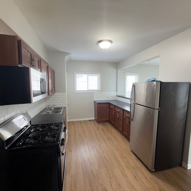 Building Photo - Updated 4-Bedroom Home!
