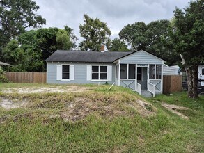 Building Photo - Spacious 4-Bedroom Home with Detached Gara...