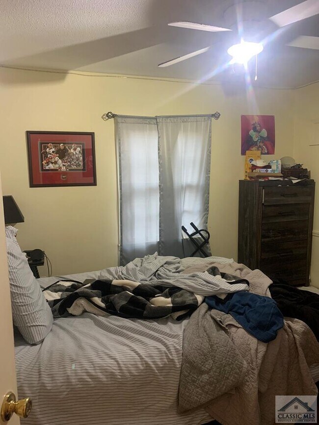 Building Photo - 350 S Pope St