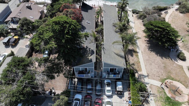 Building Photo - 6599 Del Playa Dr