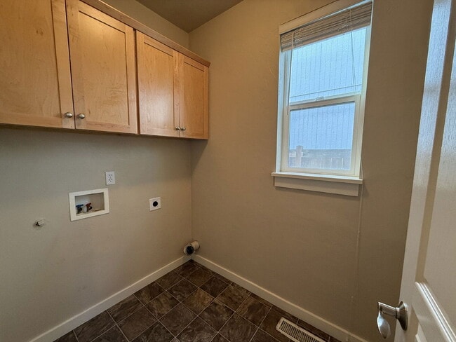 Building Photo - 2466 Mountain Terrace