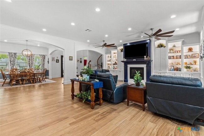 Building Photo - 1605 Alta Vista Loop