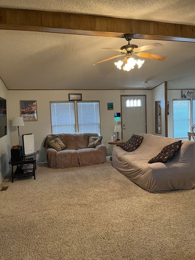 Building Photo - VACATION RENTAL 3 Bedroom, 2 Bath