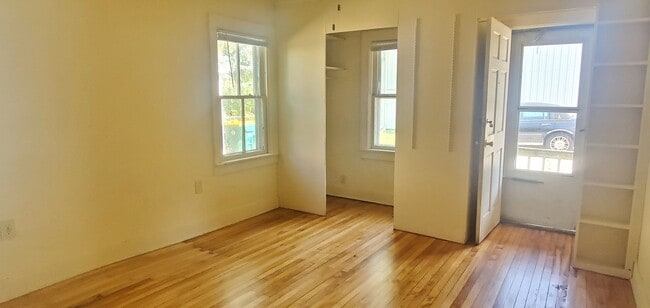 Building Photo - 218 N Oakland Ave