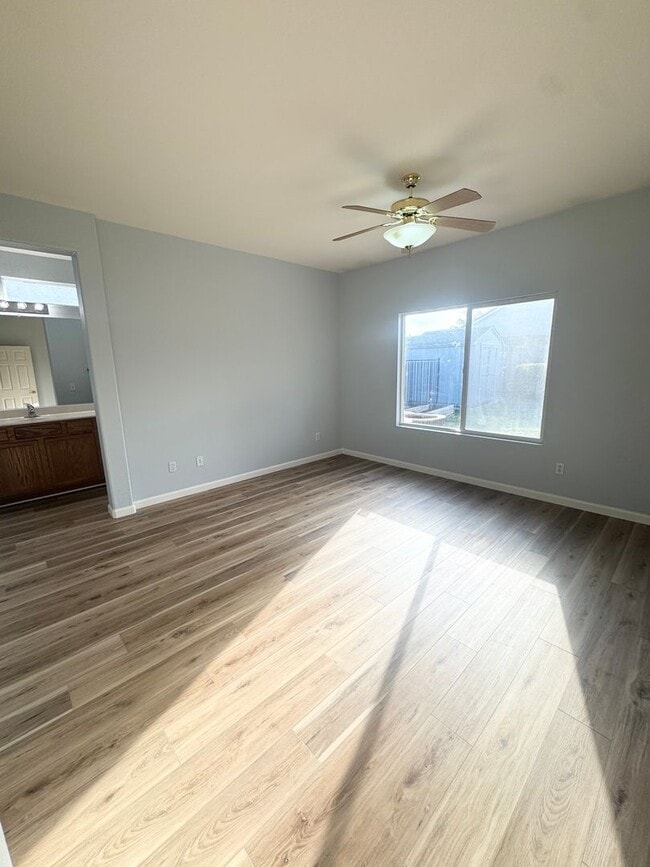 Building Photo - THREE BEDROOM TWO BATH SINGLE STORY HOME SEE VIDEO