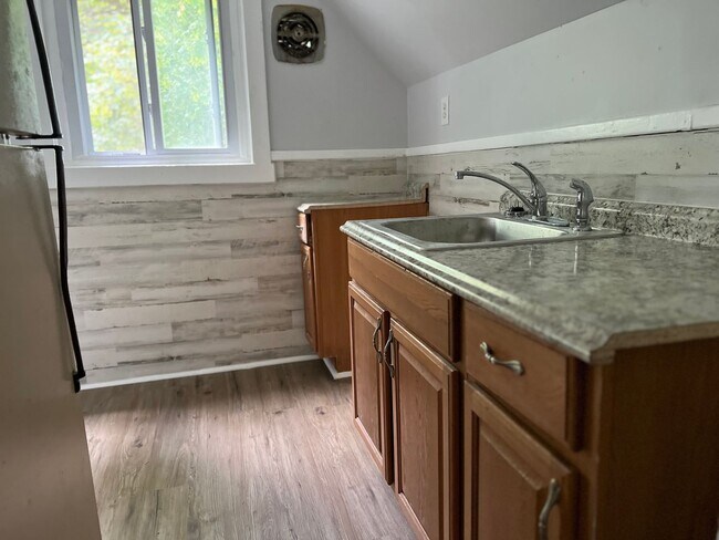 Building Photo - 175 Avenue E