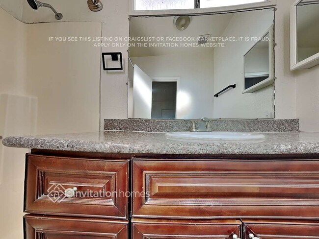 Building Photo - 1448 E 2nd St