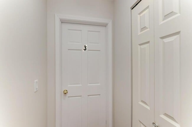 Building Photo - 4544 N Oriole Ave