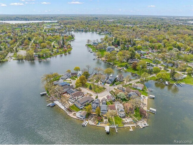 Building Photo - 3819 Island Park Dr