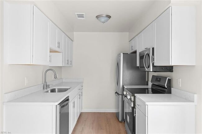 Building Photo - 935 Still-Harbor Cir
