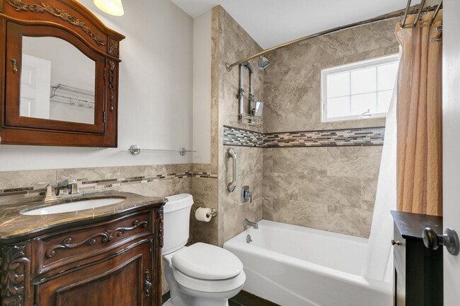 Building Photo - 11 Lakeside Ave