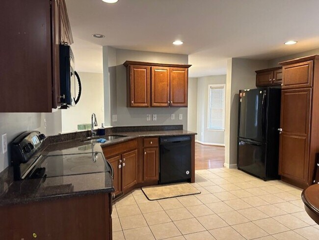 Building Photo - 1841 Vista Dr