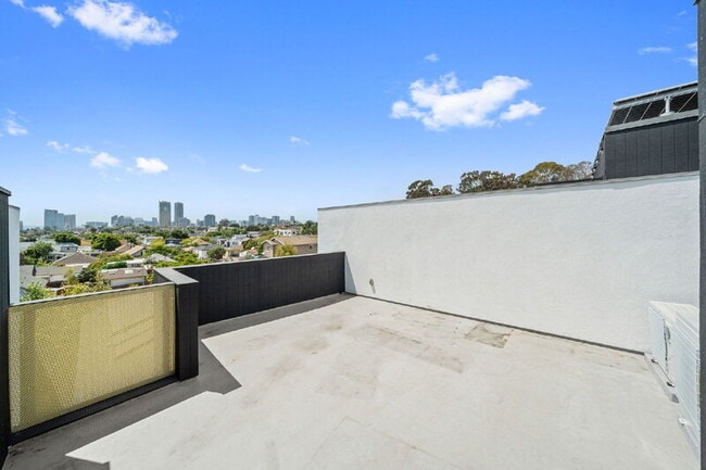 Building Photo - 2664 L St