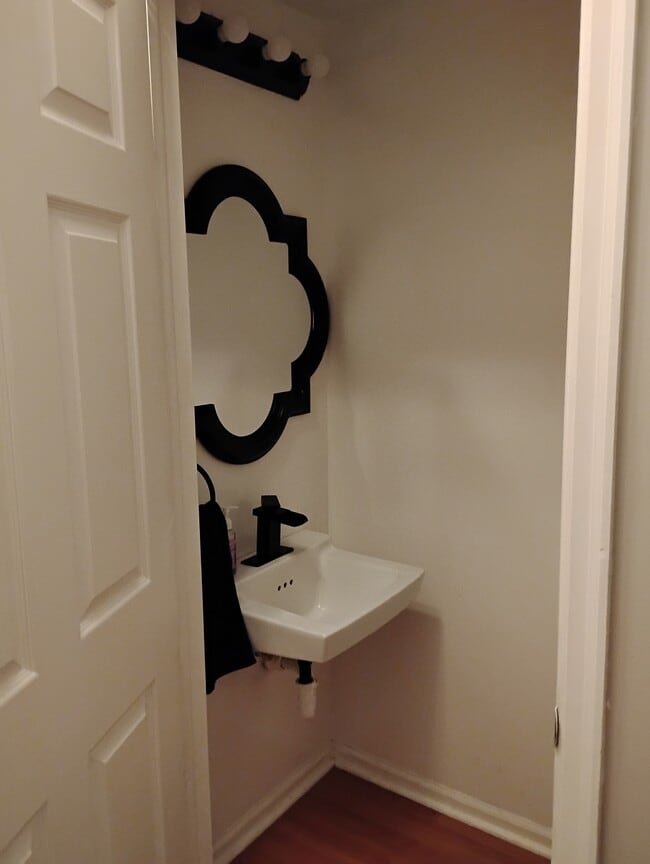 Building Photo - 5106 Empire Dr