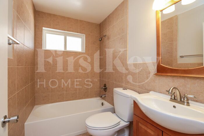 Building Photo - 5719 N 23rd Ave