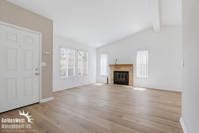 Building Photo - Charming 3Bdm 2Ba Home with Modern Updates and Private Outdoor Space in Gated Commnity!