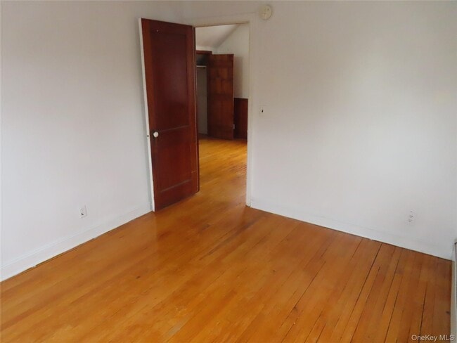 Building Photo - 2 Deer Park Ave