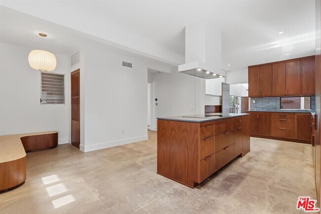 Building Photo - 444 S Windsor Blvd